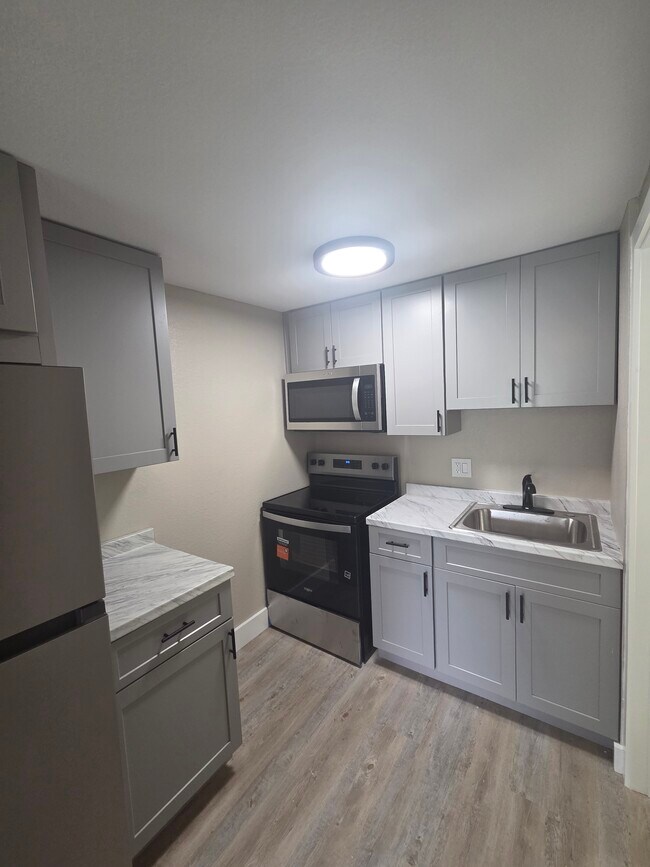 Building Photo - Holly Park Square Apartments