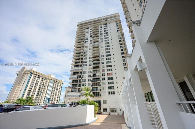 Building Photo - 2201 S Ocean Dr