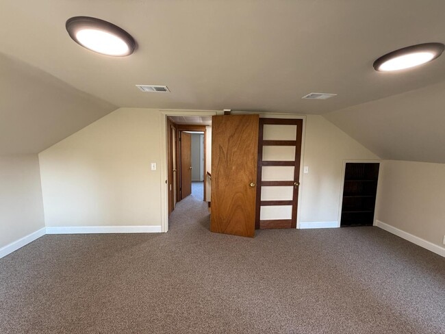 Building Photo - 490 5th Ave