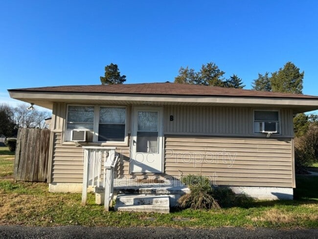 Building Photo - 1012 Julian Dr