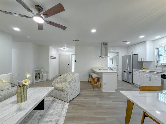 Building Photo - 2059 Little River Ln