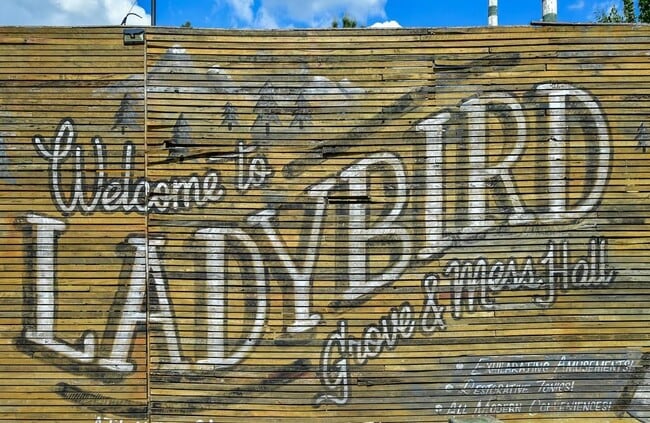 Building Photo - 210 Sampson St NE