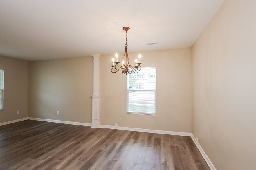Building Photo - 3636 Ernie Dr
