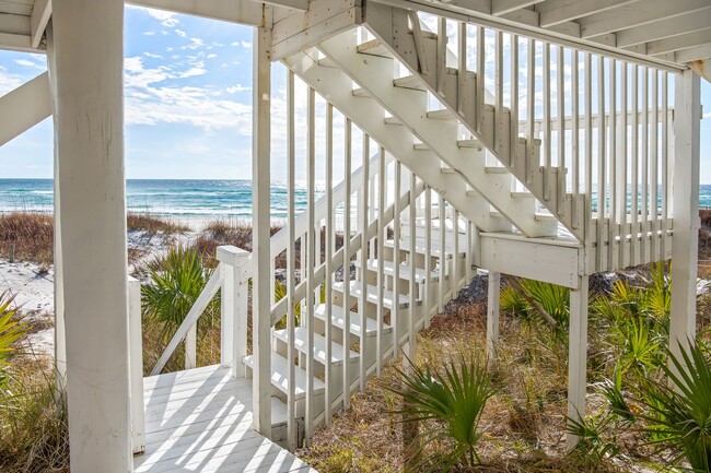 Building Photo - Newly Renovated Beach Front Four Bedroom Home