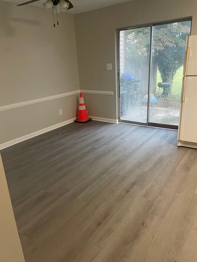 Building Photo - 221 Fountain Dr