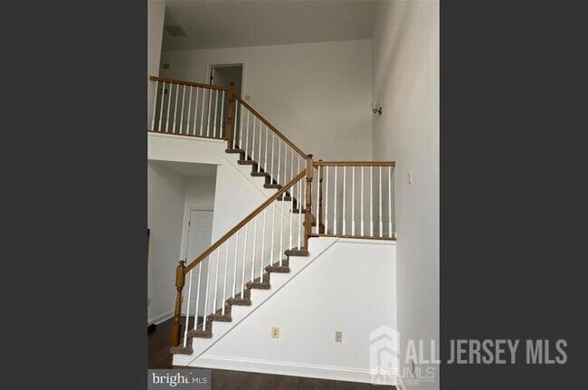 Building Photo - 33 Marion Dr