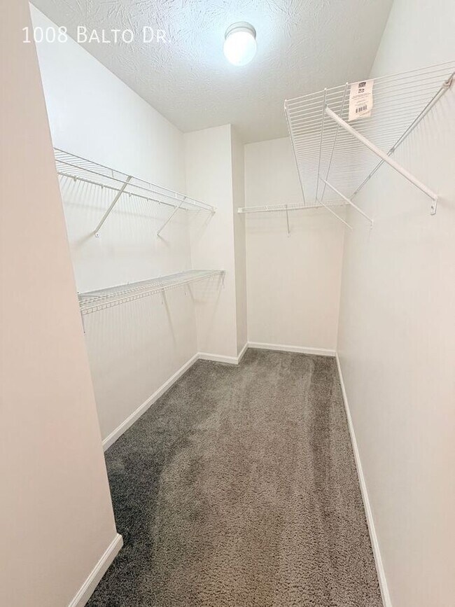 Building Photo - 1008 Balto Dr