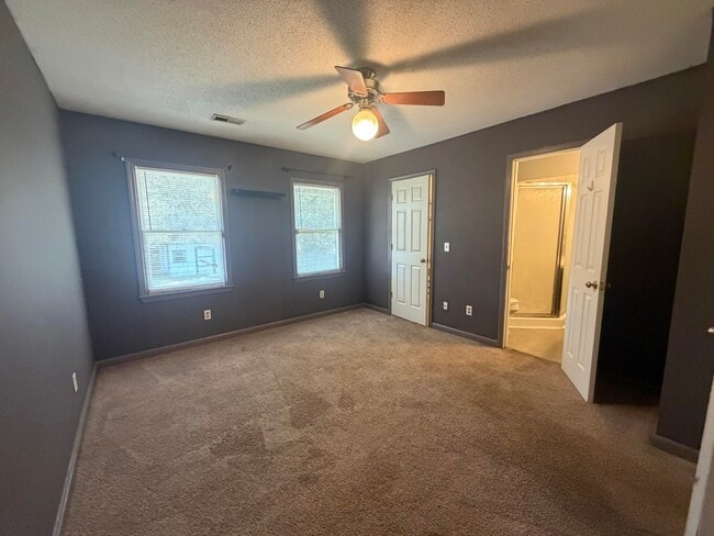 Building Photo - 720 Marigold St