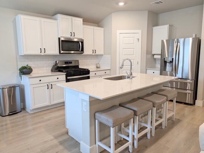 Building Photo - 5627 Jewel Curv