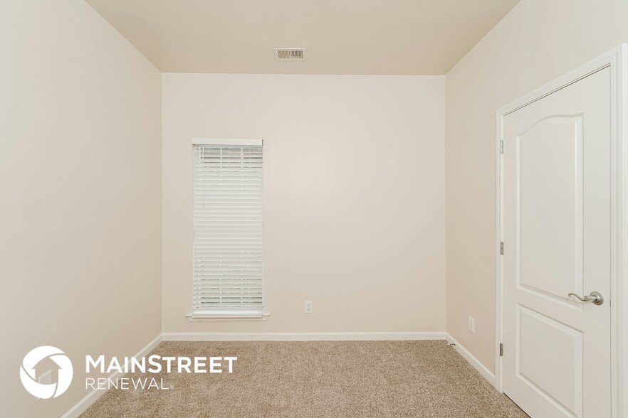 Building Photo - 4832 Longmeadow Dr