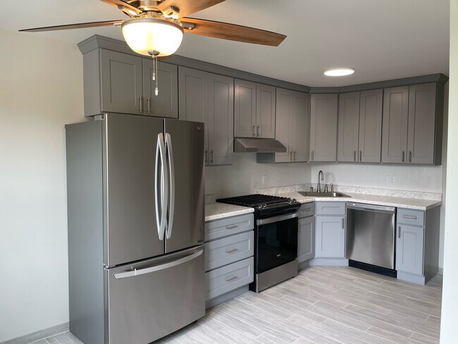 Building Photo - 17 E 52nd St