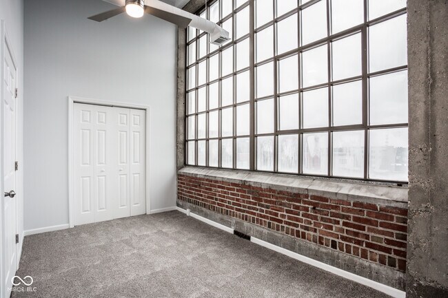 Building Photo - 611 N Park Ave