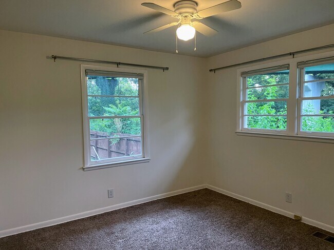 Building Photo - 601 N 5th St