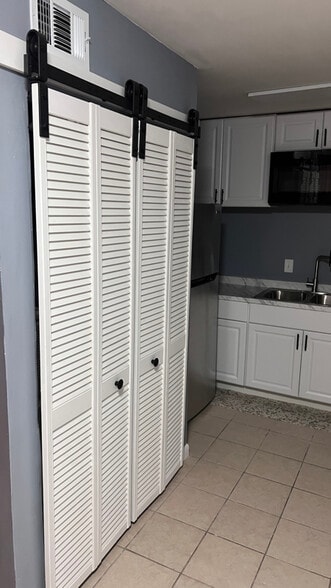 Building Photo - 671 Georgia Ave