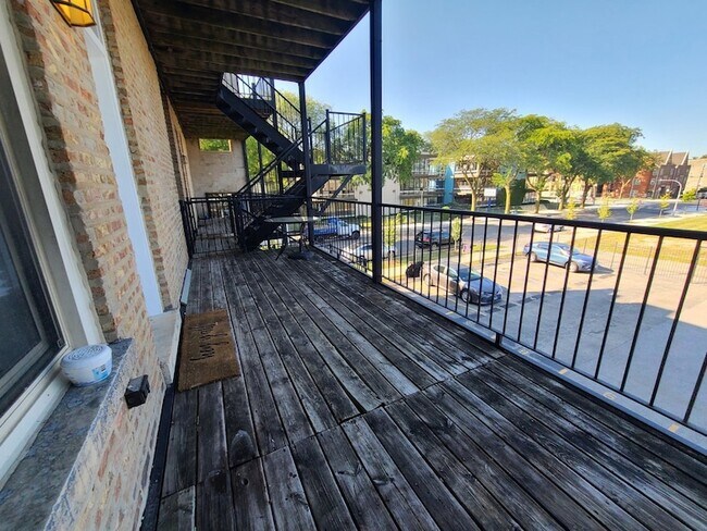 Building Photo - 4856 S Prairie Ave