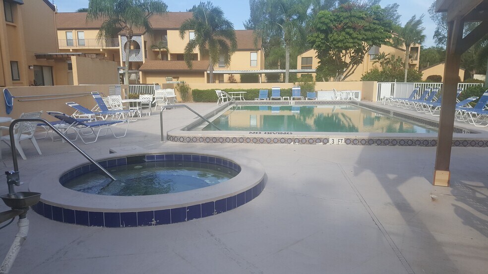 Building Photo - 15770 Windward Way Cir