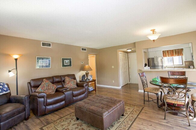 Building Photo - FULLY FURNISHED 2-Bed, 2-Bath Condo in Pin...
