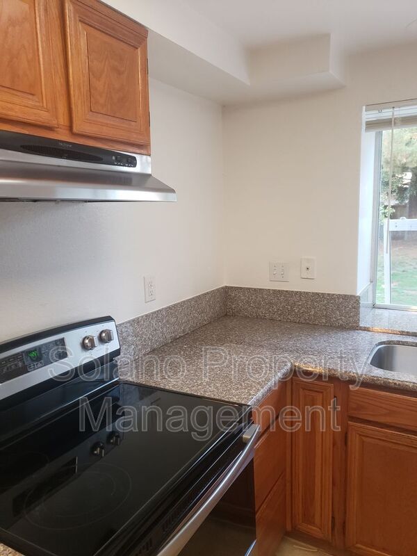 Building Photo - 654 Catalina Cir