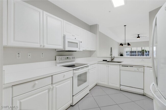 Building Photo - 7842 Regal Heron Cir