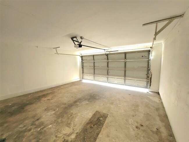 Building Photo - 5920 Arncliffe Dr