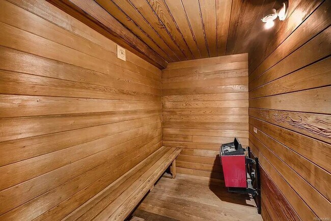 Building Photo - Beautiful 1-Bedroom Condo at Mountain Shadow Condominiums