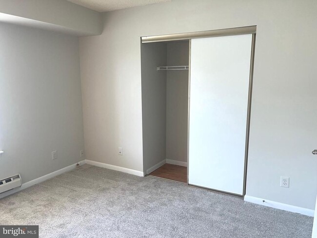 Building Photo - 15300 Beaverbrook Ct