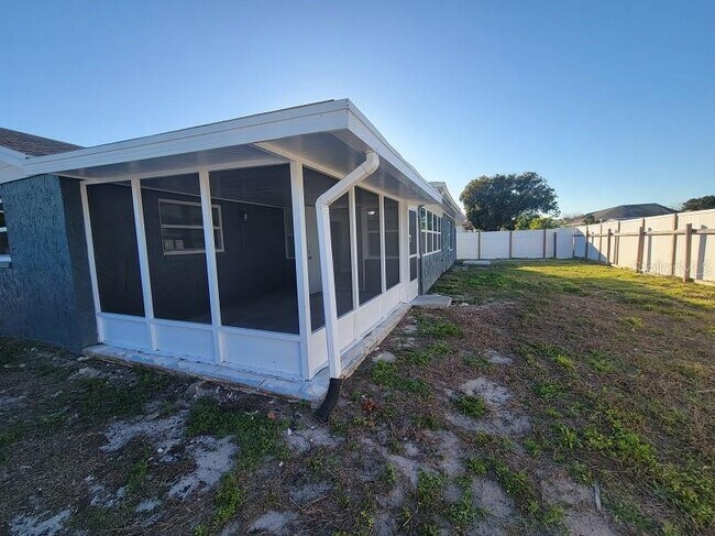 Building Photo - 6935 Alta Vista St