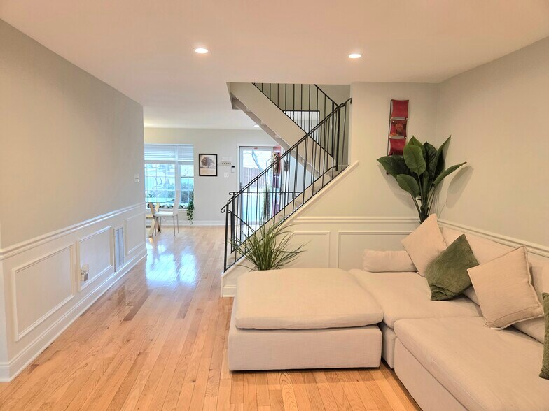 Building Photo - 5407 Leeway Ct