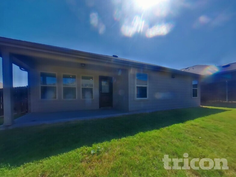 Building Photo - 14469 Cloudview Way