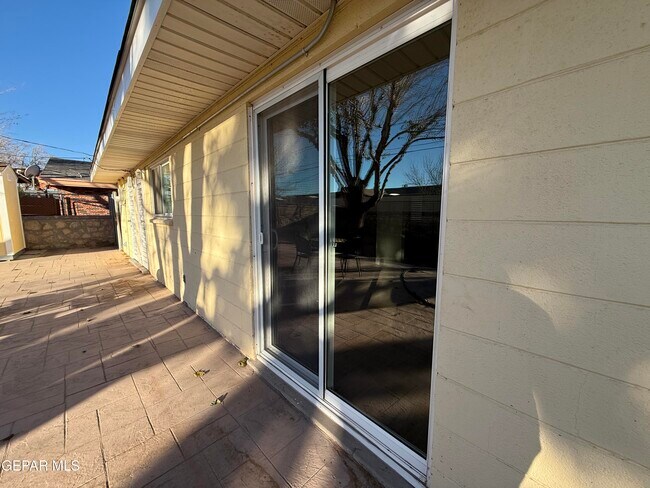 Building Photo - 10180 Saigon Dr