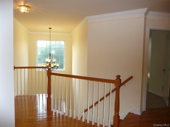 Building Photo - 220 Roosevelt Dr