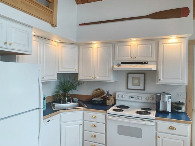 Building Photo - 24 Columbia Way