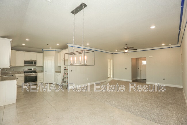 Building Photo - 2101 E Endura Pk Dr