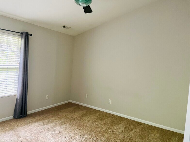 Building Photo - 21 Edgebrook Cir
