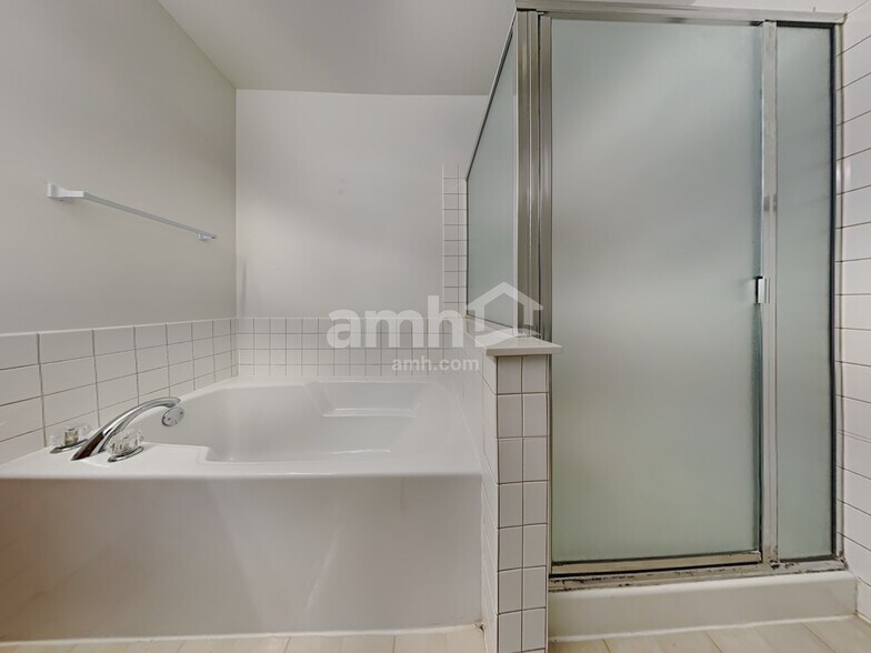 Building Photo - 1441 Meadowsedge Ln