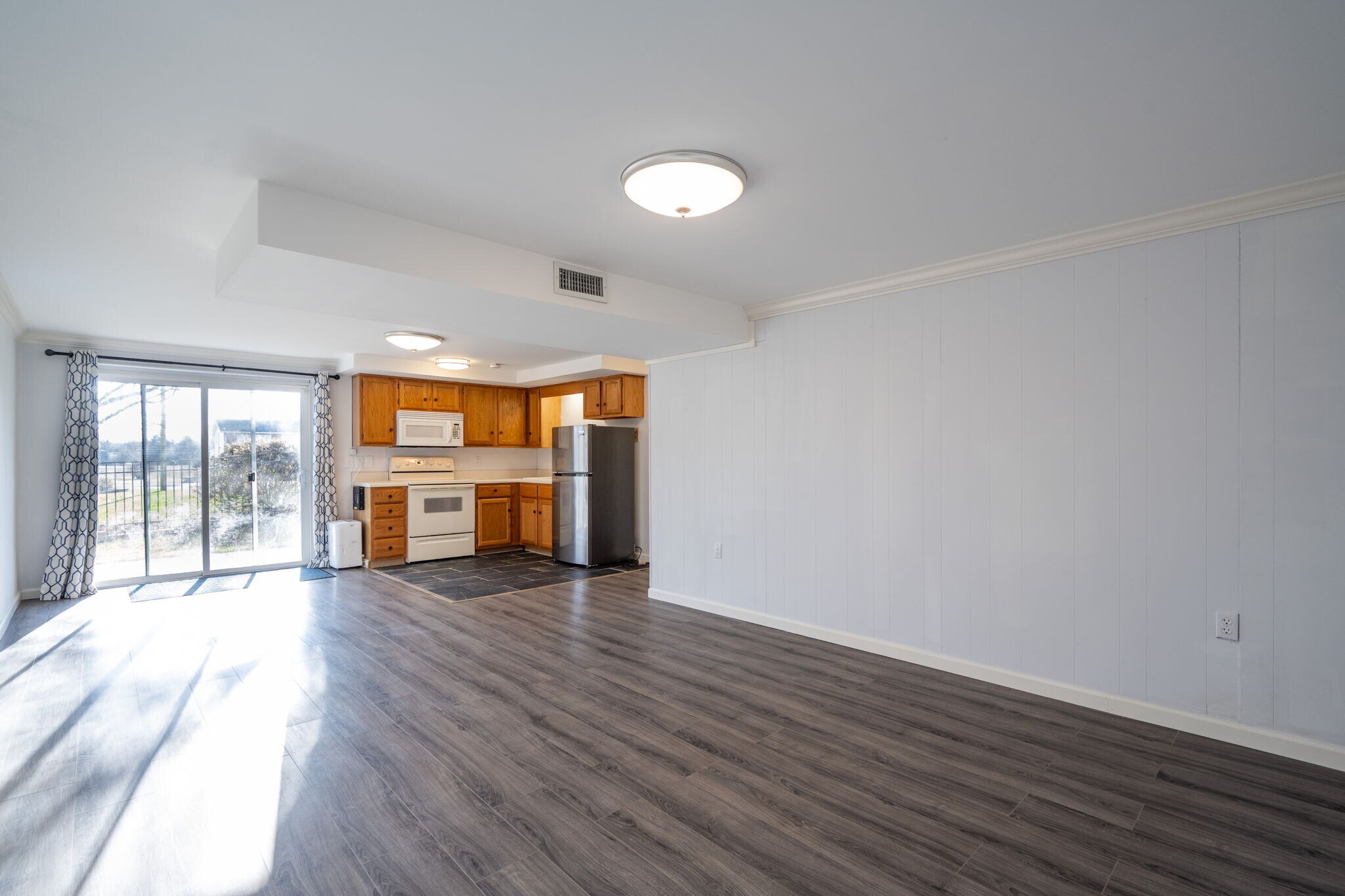 Building Photo - 85 Meadowdew Ln