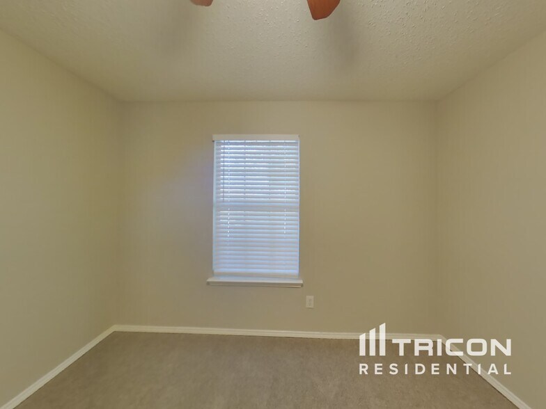 Building Photo - 2422 Meadowgate Ln