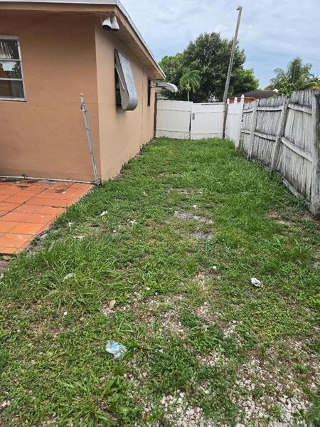 Building Photo - 5461 SW 38th Ct
