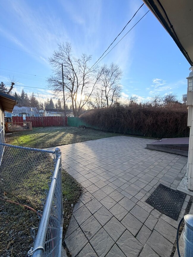 Building Photo - 1308 E 11th Ave