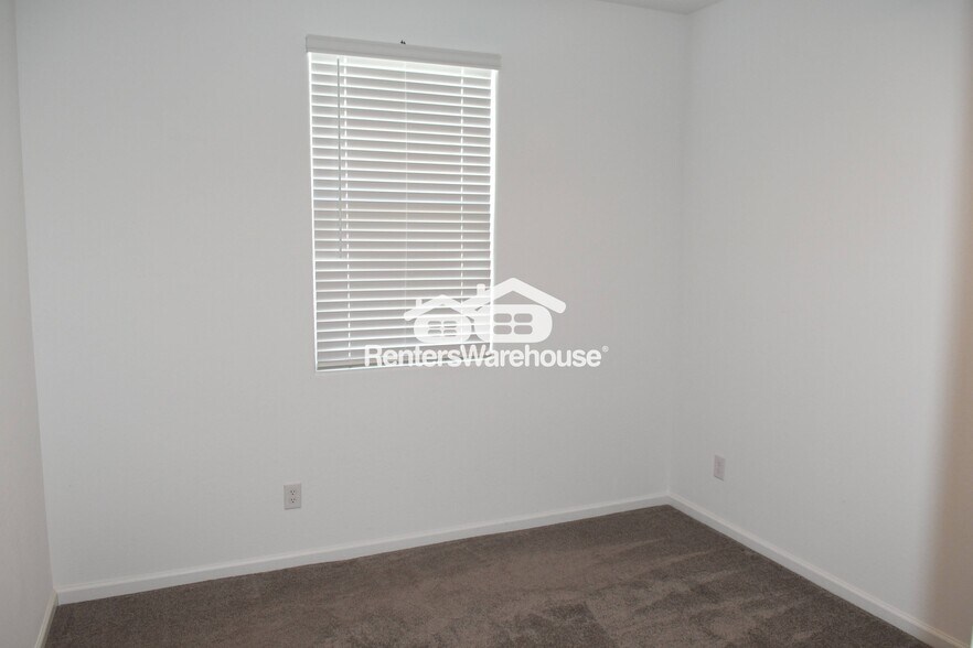 Building Photo - 9449 W Montecito Ave