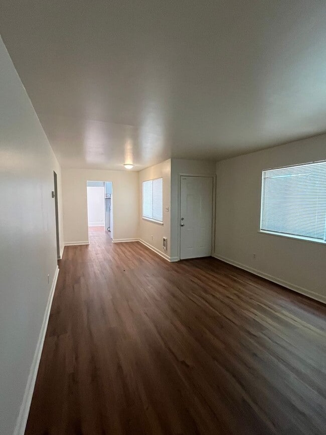 Building Photo - 925-931 Mitchell St