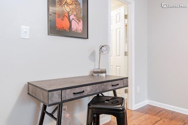 Building Photo - Charming Christiansburg Home
