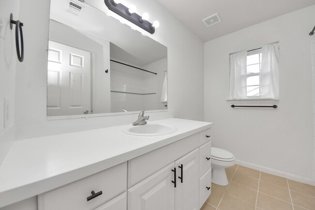 Building Photo - 1610 7th St