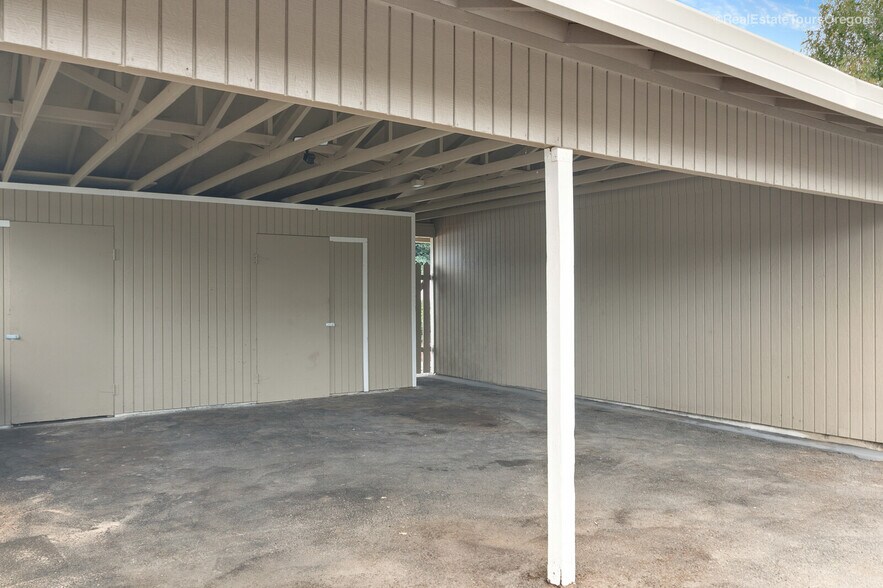 Parking - 151 N 29th Ave