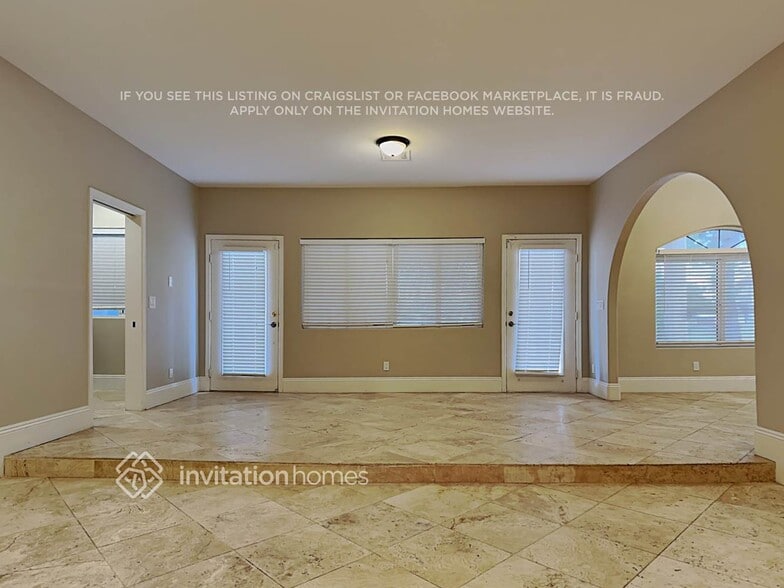 Building Photo - 8460 Del Vista Ct