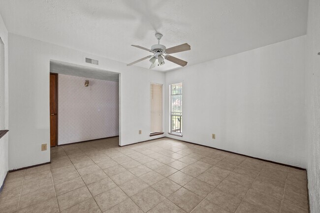 Building Photo - 15619 Fall Briar Dr