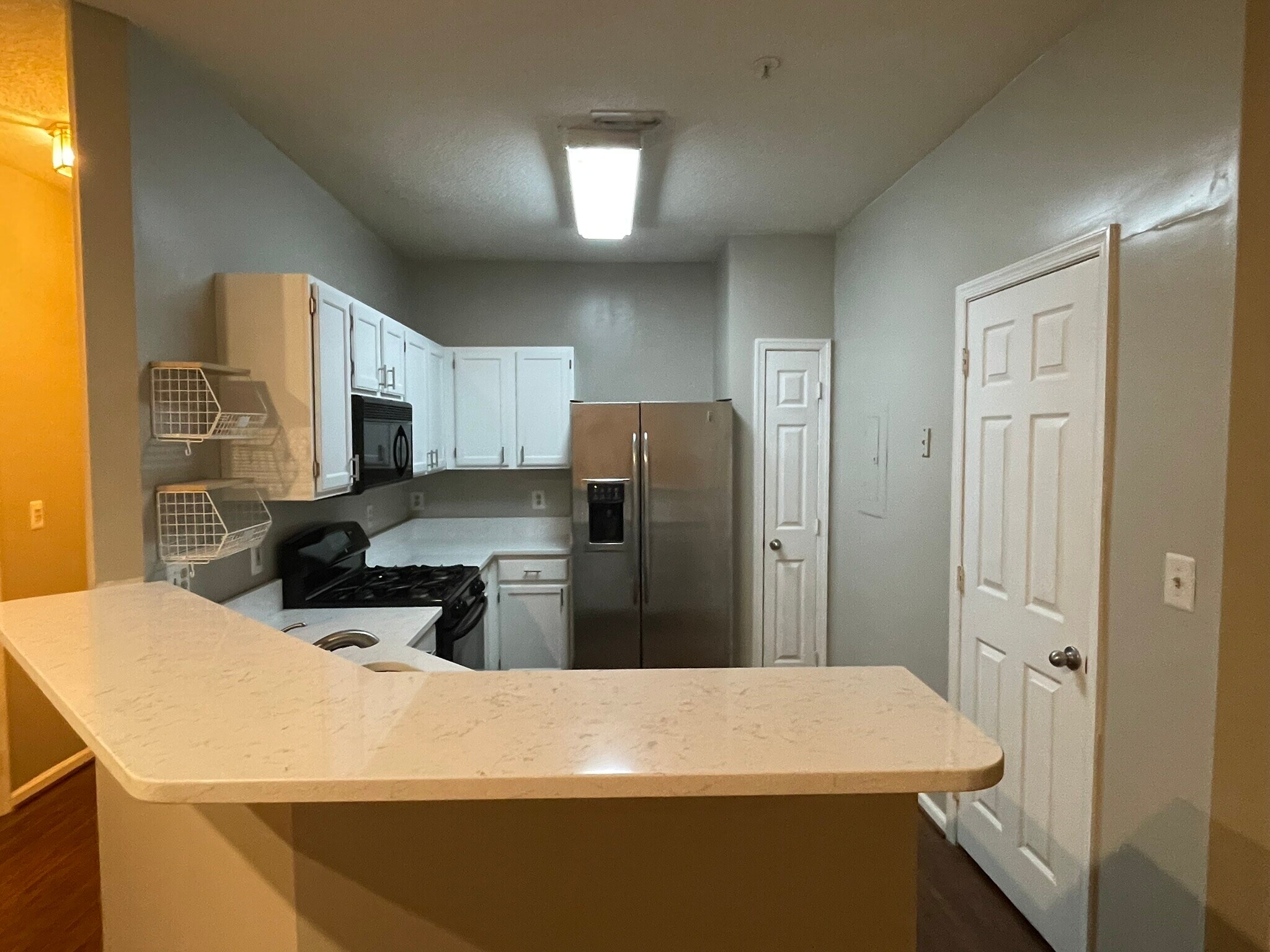 Building Photo - 1701 Lake Shore Crest Dr