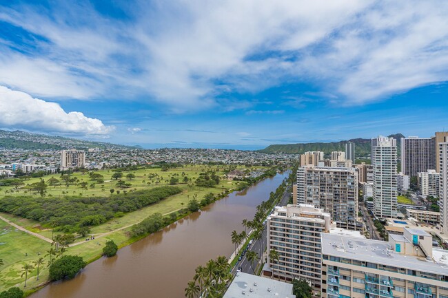 Building Photo - Fairway Villa in Waikiki (1BR, 1BA, 1PG, A...