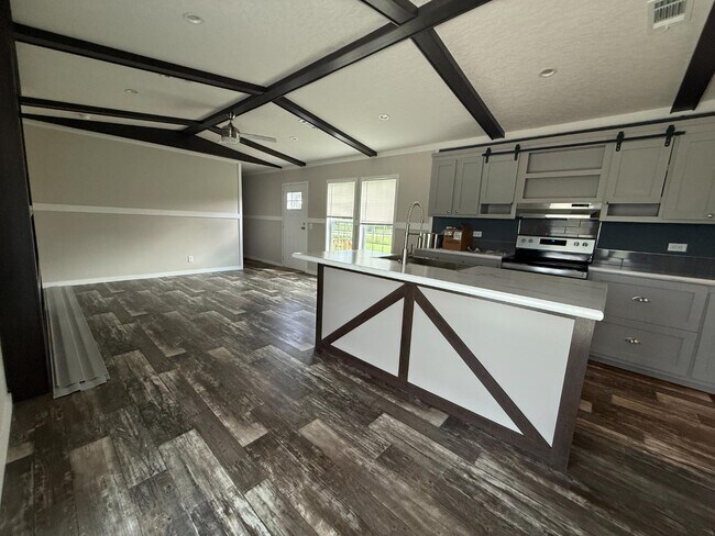 Building Photo - 4901 N Vaughn Rd