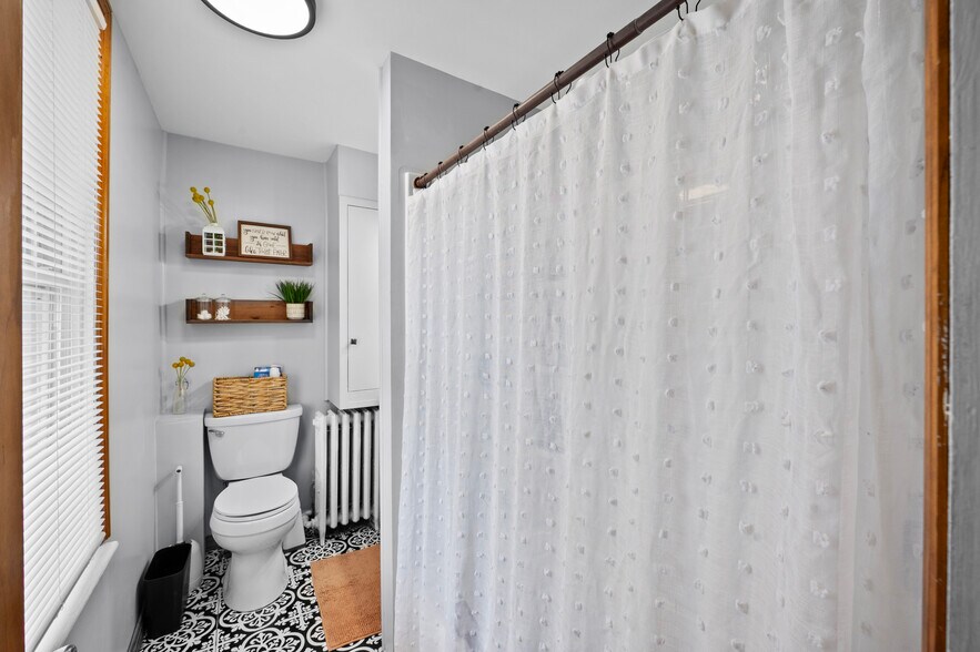 Building Photo - 2221 N 1st Ave